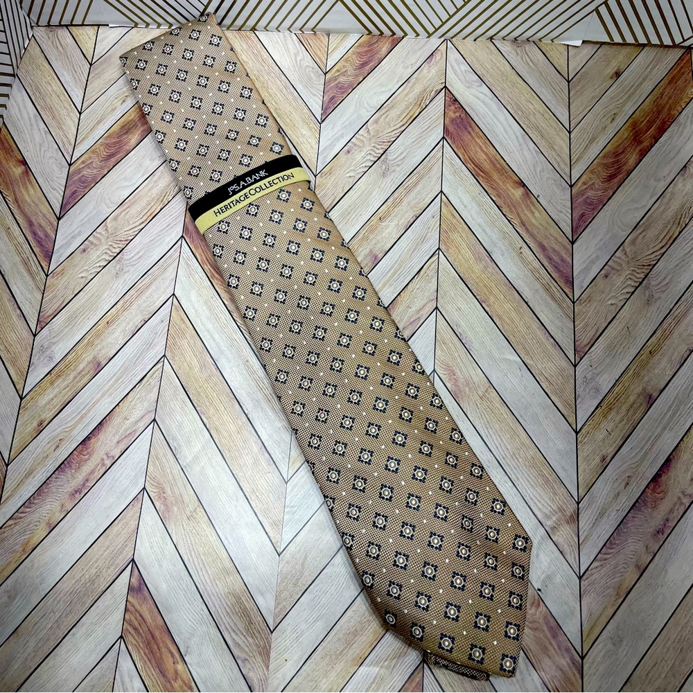 New Jos A Bank Heritage Collection Tan Silk tie P16‎